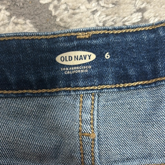 Old navy shorts ! - Picture 2 of 3
